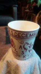 oude porceleinen beker sinterklaas, Diversen, Ophalen of Verzenden, Zo goed als nieuw