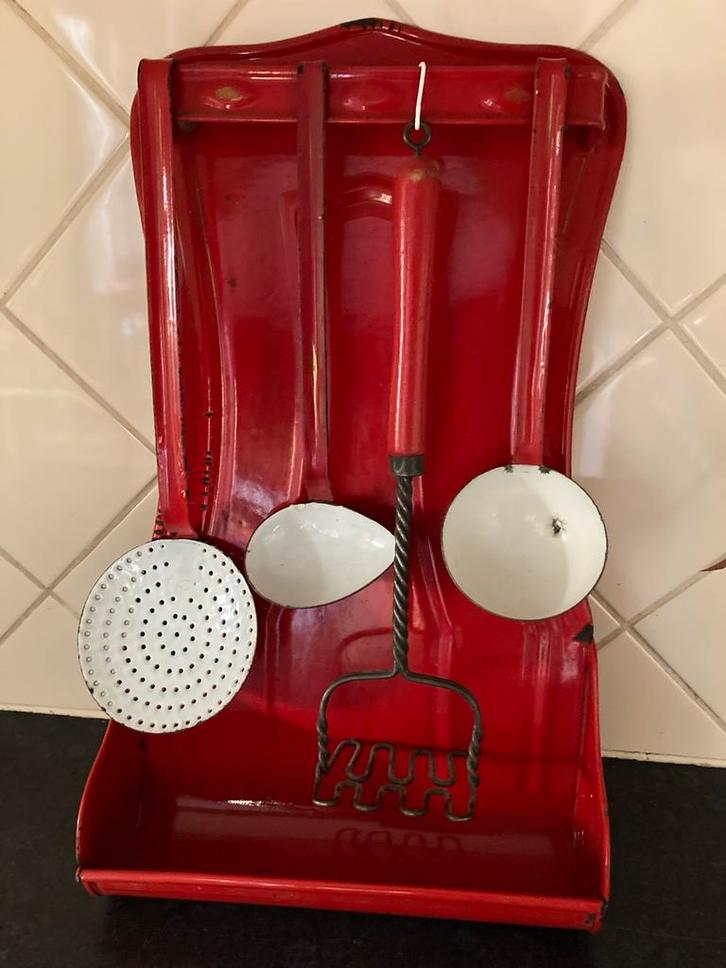 Vintage Emaille Lepelrek Rood met Keukengerei, Antiek en Kunst, Antiek | Emaille, Ophalen of Verzenden