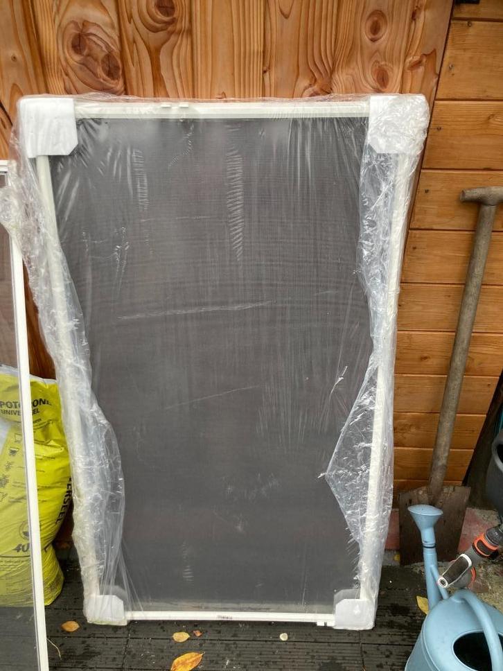 Hor raam 1x 121 bij 56 en 2x 124,5 bij 71 laatste is nieuw, Doe-het-zelf en Verbouw, Deuren en Horren, Zo goed als nieuw, Overige typen
