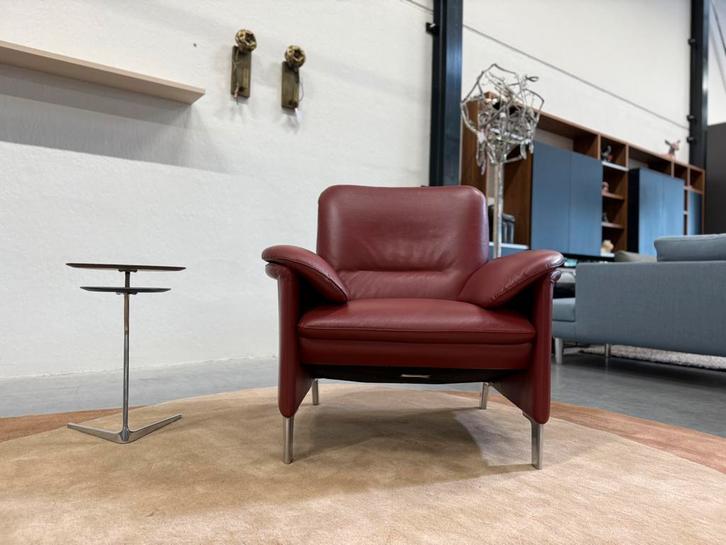 Als nieuw Leolux Castanea fauteuil Ceras Maroon Stoel Design, Huis en Inrichting, Fauteuils, Zo goed als nieuw, 50 tot 75 cm, 75 tot 100 cm