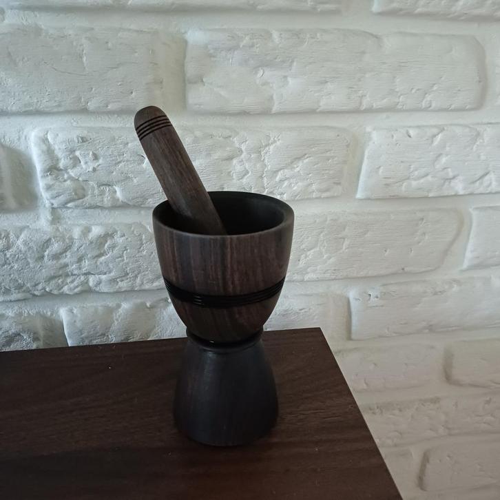Mooie Afrikaanse houten vijzel met stamper, Antiek en Kunst, Antiek | Keukenbenodigdheden, Ophalen of Verzenden