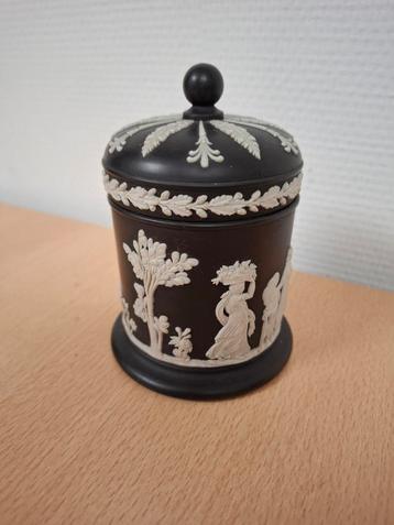 Wedgwood black Jasperware potje met deksel beschikbaar voor biedingen