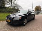 Volvo V70 2.4 D5 Momentum AIRCO/SCHUIFDAK/AUTOMAAAT, Gebruikt, Parkeersensor, 179 €/maand, 2000 kg