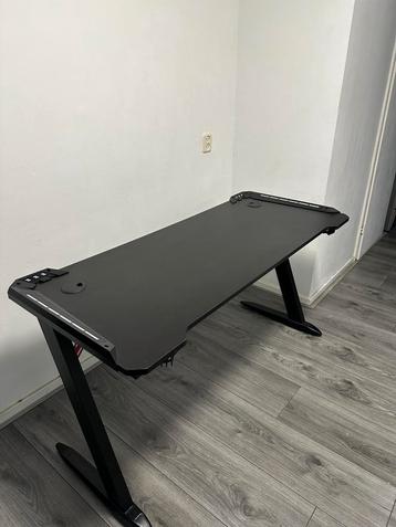 Full carbon gaming bureau 160cm