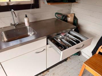 Keukenblok - Compact & Functioneel beschikbaar voor biedingen