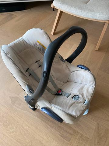 Maxi cosi cabriofix beschikbaar voor biedingen