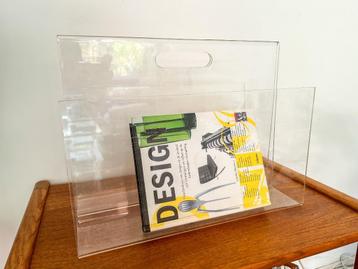 Vintage plexiglas lectuurbak / tijdschriftenrek beschikbaar voor biedingen