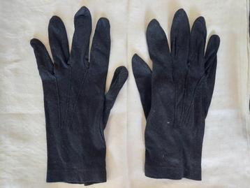 Zwarte katoenen handschoenen beschikbaar voor biedingen