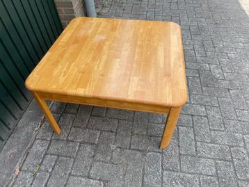 salon tafel beschikbaar voor biedingen