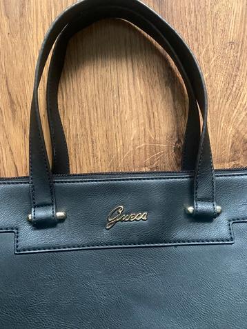 Originele Guess dames tas / koffer model beschikbaar voor biedingen
