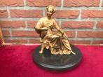 antiek beeld, klassieke dame met amfoor, Ophalen of Verzenden