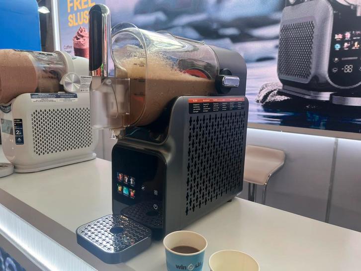 Soft icecream & slush machine & freshmaker, Zakelijke goederen, Horeca | Keukenapparatuur, Overige typen, Nieuw in verpakking