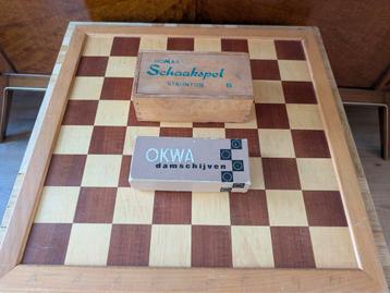 Vintage Staunton Schaakspel met dubbelzijdig schaakbord. beschikbaar voor biedingen