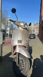Senzo rivalux snor scooter ( Vespa look ), Fietsen en Brommers, Scooters | Overige merken, Ophalen of Verzenden, Zo goed als nieuw