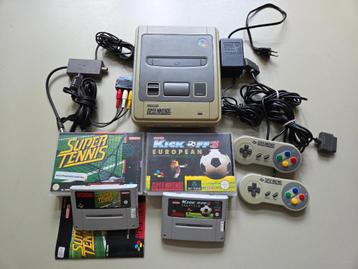Super Nintendo + 2 controllers en 2 spellen beschikbaar voor biedingen