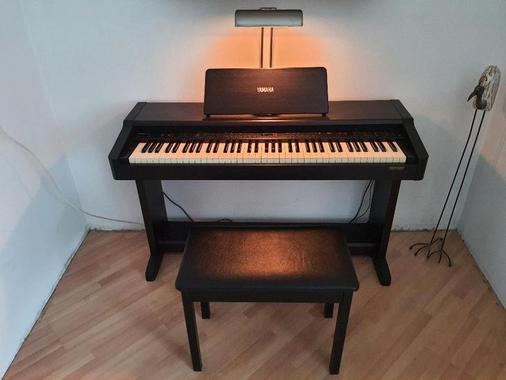 Yamaha PDP-100 digitale piano, incl. bankje en lamp, Muziek en Instrumenten, Piano's, Gebruikt, Piano, Bruin, Digitaal, Ophalen