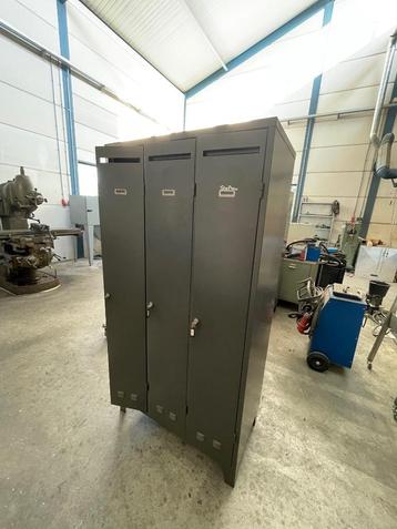 2x Lockerkast in goede staat beschikbaar voor biedingen