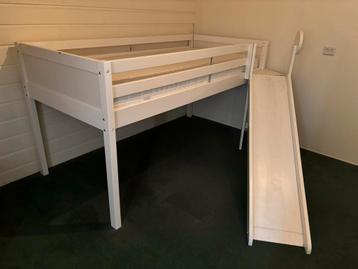 Witte Halfhoogslaper met Glijbaan beschikbaar voor biedingen