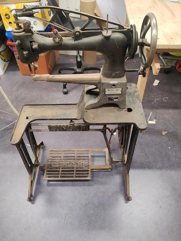 Oude Trap Naaimachine - Leer & Schoenen, Antiek en Kunst, Antiek | Naaimachines, Ophalen