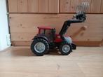 Bruder valtra met voor lader en twee hooi ballen tekoop, Hobby en Vrije tijd, Modelauto's | 1:32, Ophalen of Verzenden, Zo goed als nieuw