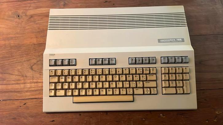 nette Commodore 128 met voeding en  eventueel extra’s, Computers en Software, Vintage Computers, Ophalen of Verzenden