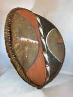240940 Groot oud Afrikaans Maasai schild uit Tanzania, Antiek en Kunst, Kunst | Niet-Westerse kunst, Ophalen of Verzenden