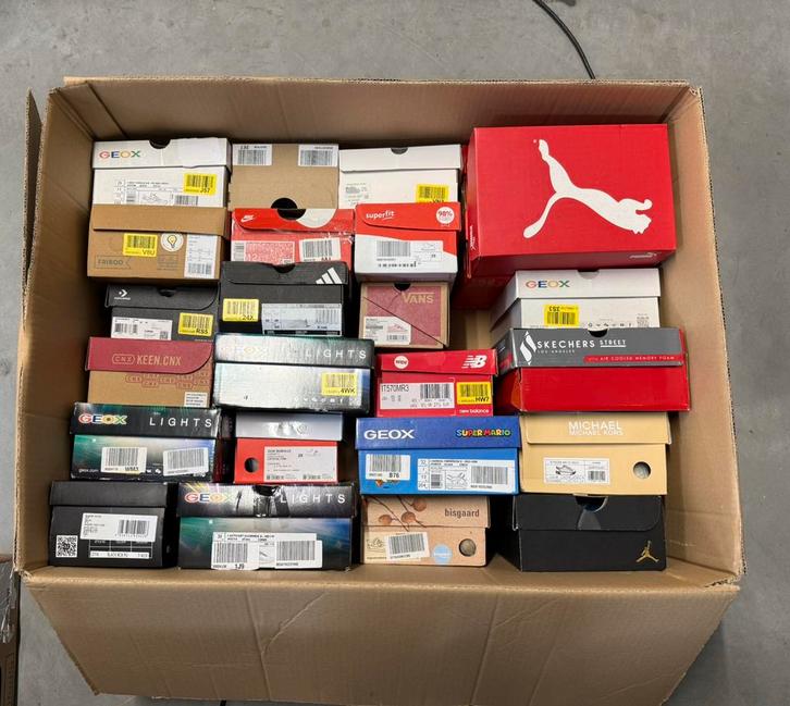 Zalando Retouren Partij 25x Kinderschoenen Mix Merken Maten, Verzamelen, Merken en Reclamevoorwerpen, Ophalen of Verzenden
