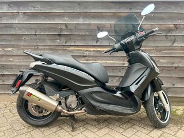 Piaggio Beverly Police| AKRAPOVIC| Lage KM Stand| AFGEPRIJSD beschikbaar voor biedingen