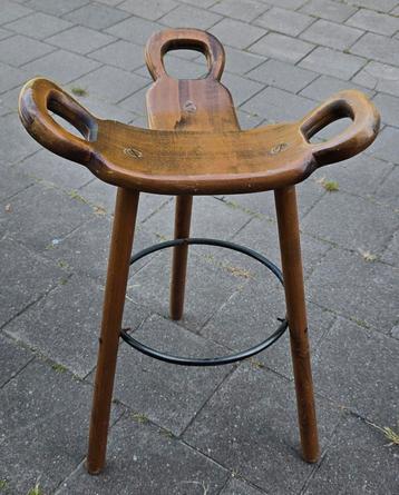 Vintage brutalist Spaanse barkruk  beschikbaar voor biedingen