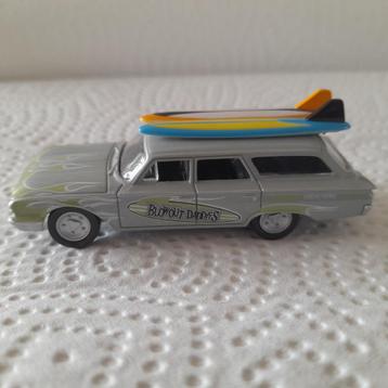 Johnny ightning 1960 Ford station. metal base. beschikbaar voor biedingen