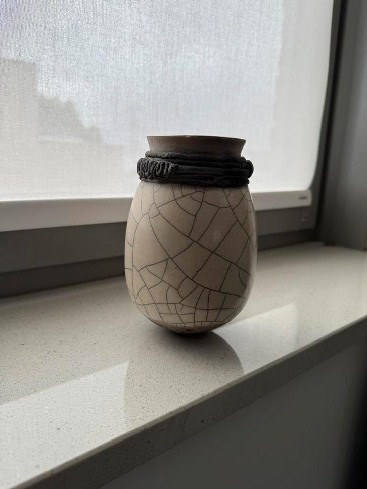 Raku gebrande vaas, Huis en Inrichting, Woonaccessoires | Vazen, Gebruikt, Overige kleuren, Minder dan 50 cm, Aardewerk of Porselein