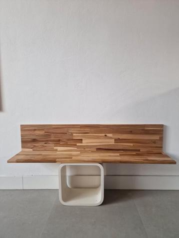 Houten Wandplank / Boekenplank beschikbaar voor biedingen