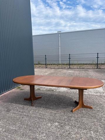 Vintage eiken eettafel uitschuifbaar ovaal beschikbaar voor biedingen