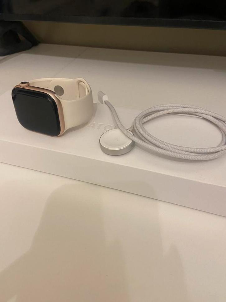 Apple watch 10 46mm rosegold + originele apple lader& bandje, Sieraden, Tassen en Uiterlijk, Smartwatches, Zo goed als nieuw, iOS