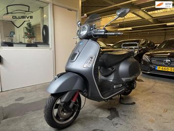 Vespa Scooter GTS 300 i.e. via Montenapoleone AKRAPOVIC beschikbaar voor biedingen