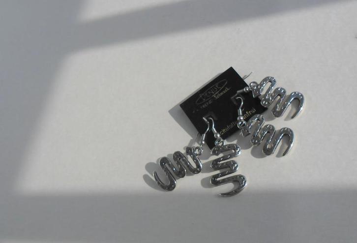 vintage oorbellen slang, retro (BIJENKORF) oorbellen, Kerst, Sieraden, Tassen en Uiterlijk, Oorbellen, Zo goed als nieuw, Hangers