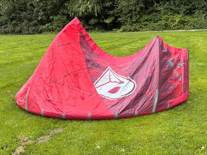 Airush Wave 7m (2016) – (luchtvast, met reparatie), Watersport en Boten, Kitesurfen, Gebruikt, Kite, 7 m², Geen board, Ophalen of Verzenden