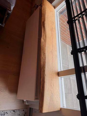 Plank om vensterbank van te maken beschikbaar voor biedingen
