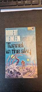 Tunnel in the Sky - Robert Heinlein - PAN Books, Boeken, Ophalen of Verzenden, Gelezen, Robert Heinlein