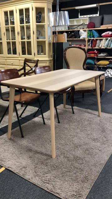 Eettafel Lisabo Ikea beschikbaar voor biedingen