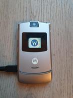 Zeldzame Motorola V3 razr zilver retro vintage gsm, Telecommunicatie, Motorola, Ophalen of Verzenden, Zo goed als nieuw