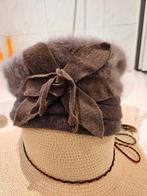 Mooie taupe kleurige dameshoed, Kleding | Dames, Ophalen of Verzenden, Zo goed als nieuw