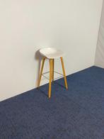 8 x Barkruk HAY About A Stool 'AAS' 32 - wit - eiken frame, Huis en Inrichting, Barkrukken, Met voetsteun, 60 tot 90 cm, Ophalen