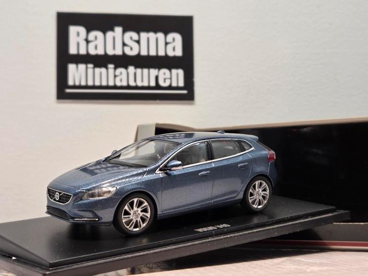Volvo V40 5drs Hatchback - Biarritz Blue 1:43 Motorart, Hobby en Vrije tijd, Modelauto's | 1:43, Zo goed als nieuw, Auto, Ophalen of Verzenden