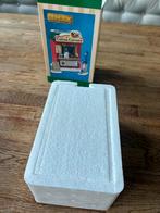 Lemax Cocoa Corner Kersthuisje - Nieuw in Verpakking, Verzamelen, Poppetjes en Figuurtjes, Ophalen of Verzenden, Nieuw