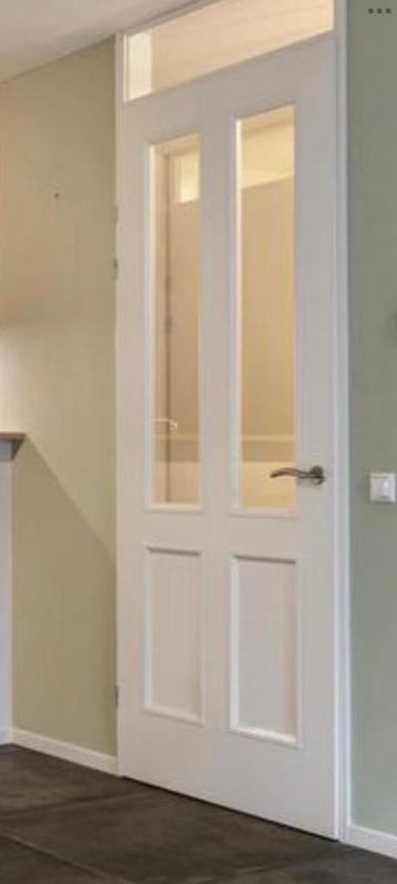 Opdekdeur wit met glas 231X95 beschikbaar voor biedingen