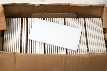 Vintage H & R Johnson witte wandtegels beschikbaar voor biedingen