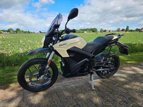 ZERO DS ZF 12.5  29700 Km 220V laden Tanktas Zero Ds, Motoren, Motoren | Overige merken, Bedrijf, Naked bike