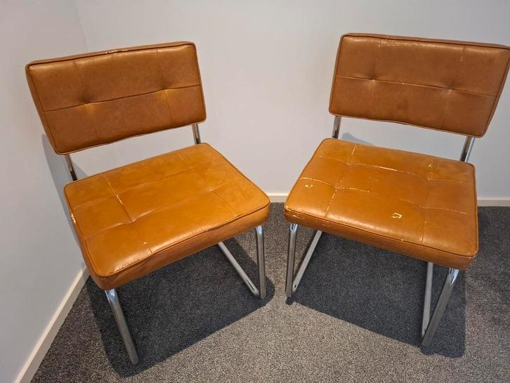 Twee retro bruine stoelen met chroom voet, Huis en Inrichting, Stoelen, Gebruikt, Twee, Bruin, Ophalen