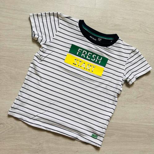 Als NIEUW! Quapi T-shirt maat 110/116 wit met blauwe strepen, Kinderen en Baby's, Kinderkleding | Maat 116, Zo goed als nieuw